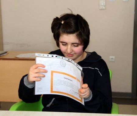 Otizimli öğrencilerin karne sevinci