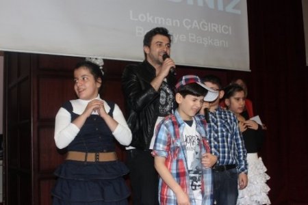 Otizmli öğrenciler Gökhan Tepe'yle coştu