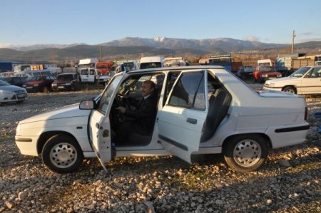 Oto hırsızlığında çenç yöntemi polisin dikkatinden kaçmadı