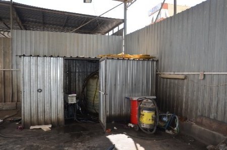 Oto yıkamacılar kaçak mazot satarken yakalandı