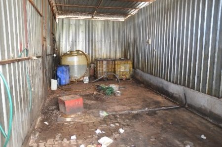 Oto yıkamacılar kaçak mazot satarken yakalandı