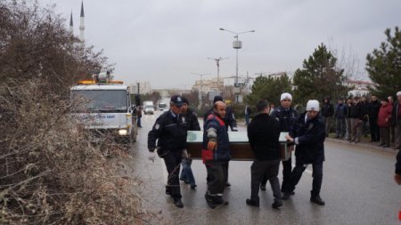 Otobüs durağına bıraktığı eşini, duraktan 30 metre uzakta ölü buldu (Özel)