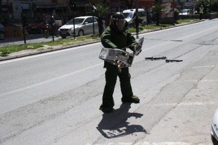 Otobüs Durağındaki Şüpheli Kasa Fünye İle Patlatıldı