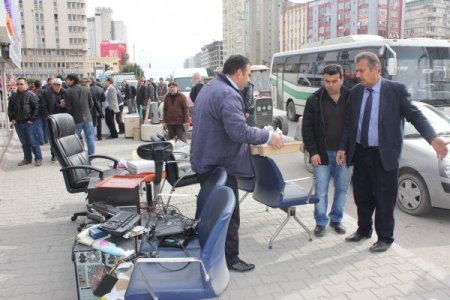 Otobüs firmalarının kullandığı ruhsatsız yazıhaneler yıkılıyor