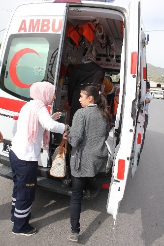 Otobüs ile minibüsün çarpışma anı kameralara yansıdı: 10 yaralı