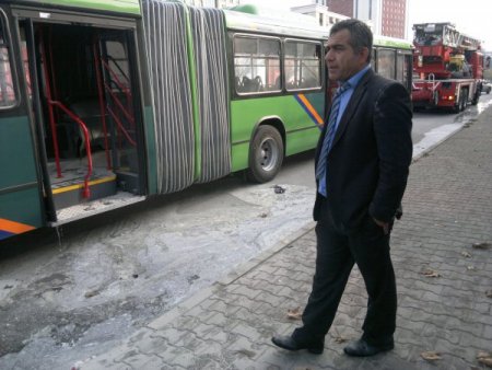 Otobüsteki yangını damacanayla söndürdüler