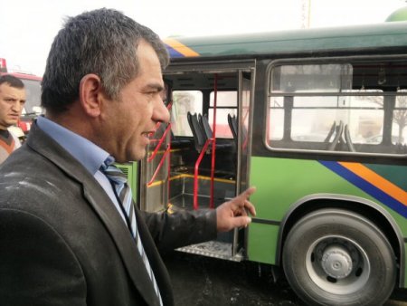 Otobüsteki yangını damacanayla söndürdüler