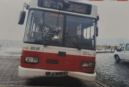 Otobüsün Çarptığı Trafik Lambası Yaya Vatandaşın Üzerine Düştü