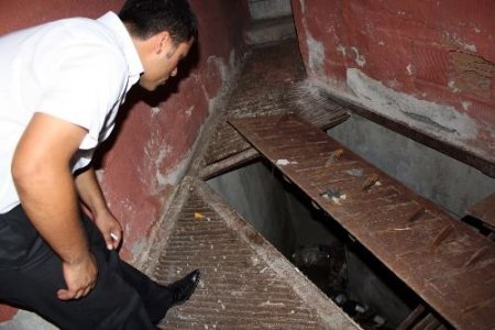 Otogar Arkasındaki Üzeri Açık Çukura Düşen Vatandaşı İtfaiye Kurtardı