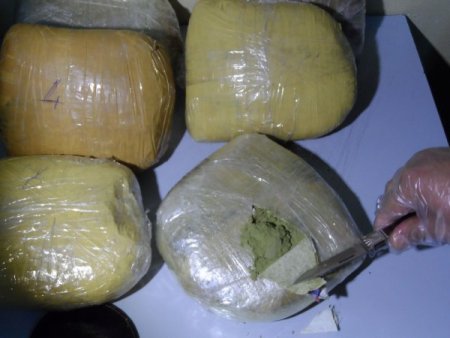 Otogarda uyuşturucu tacirlerine darbe