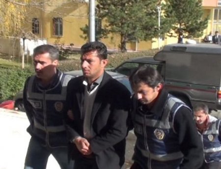 Otogarda Yolcuların Çantalarını Çalarken Suçüstü Yakalandı