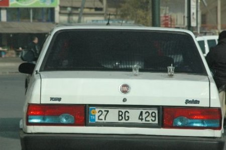 Otomobil, Üzerindeki Bardakları Düşürmeden Kilometrelerce Gitti