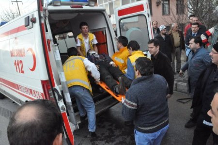 Otomobil Askeri Araca Çarptı: 1'i Uzman Çavuş 2 Yaralı