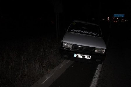 Otomobil aydınlatma direğine çarptı: 1 ölü 5 yaralı