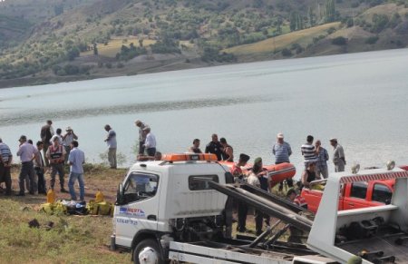 Otomobil Baraja Düştü: 1 Ölü
