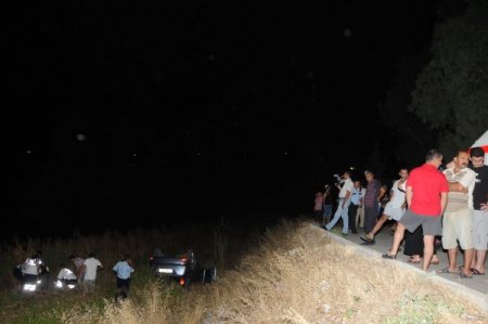 Otomobil Dereye Uçtu