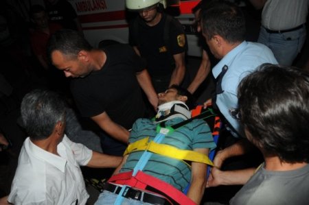 Otomobil Dereye Uçtu