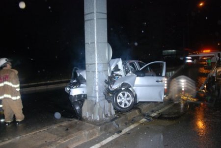 Otomobil Direğe Çarptı: 1 Ölü, 1 Yaralı