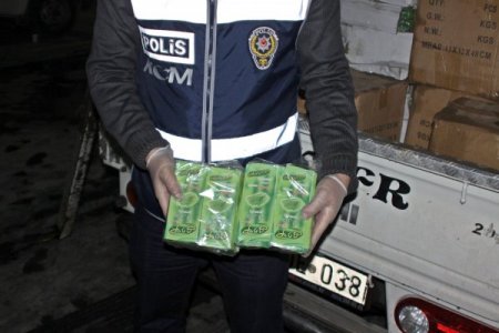 Otomobil farında sigara kaçakçılığına polis engeli