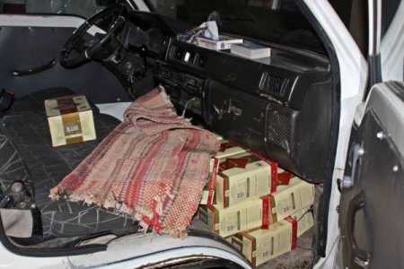 Otomobil farında sigara kaçakçılığına polis engeli