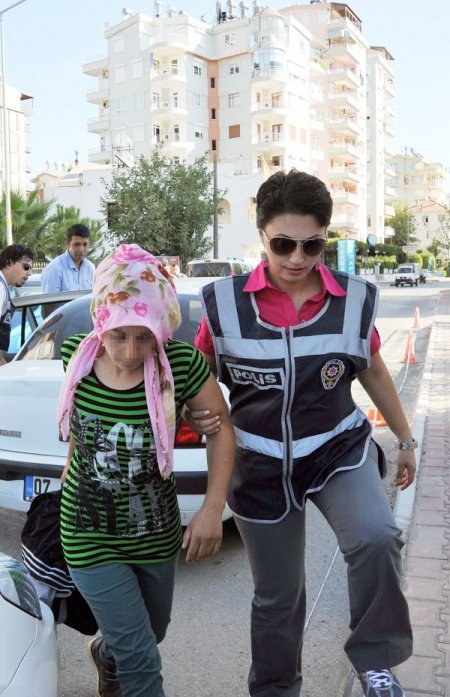 Otomobil hırsızlığı çetesine operasyon: 1’i kadın 6 gözaltı