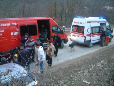 Otomobil Kamyonun Altına Girdi, 2 Kişi Ağır Yaralandı