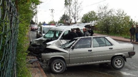 Otomobil karşı şeride geçti: 7 kişi yaralı (Özel)