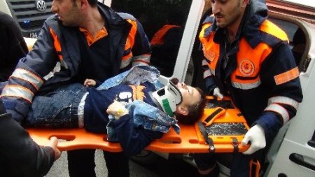 Otomobil karşı şeride geçti: 7 kişi yaralı (Özel)