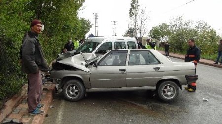 Otomobil karşı şeride geçti: 7 kişi yaralı (Özel)