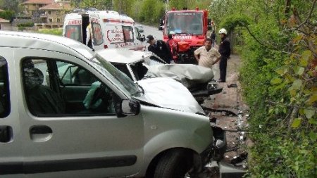 Otomobil karşı şeride geçti: 7 kişi yaralı (Özel)