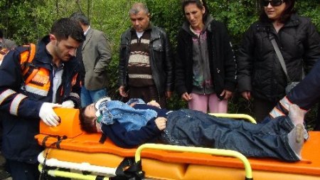 Otomobil karşı şeride geçti: 7 kişi yaralı (Özel)