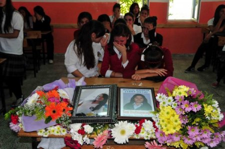 Otomobil kazasında ölen lise öğrencisinin okulunda yas var