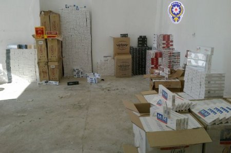 Otomobil lastikleri arasında sigara kaçakçılığına polis engeli