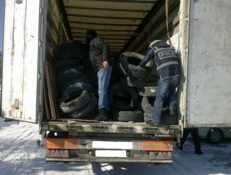 Otomobil lastikleri arasında sigara kaçakçılığına polis engeli