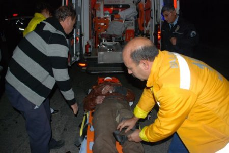 Otomobil motosiklete çarpıp kaçtı