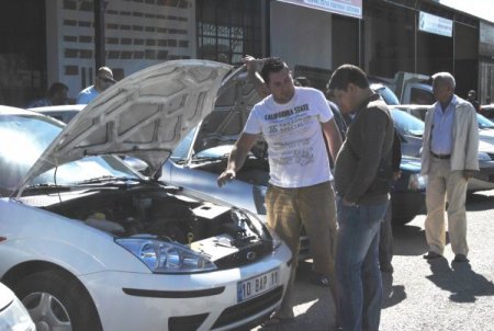 Otomobil Pazarlarına Alıcıdan Çok İzleyici Geliyor
