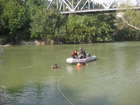 Otomobil Sakarya Nehri'ne düştü: 1 kişi öldü, 1 kişi kurtuldu