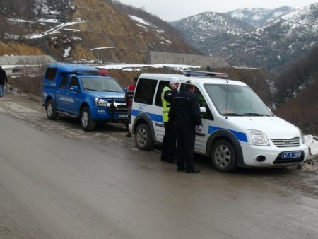 Otomobil Şarampole Yuvarlandı: 2'si Ağır 3 Yaralı