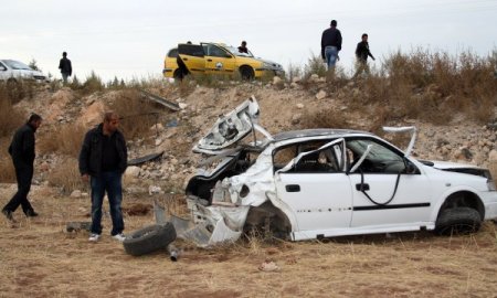 Otomobil şarampole yuvarlandı: Biri ağır 5 yaralı