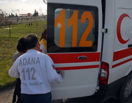 Otomobil sulama kanalına uçtu: 5 yaralı