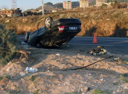 Otomobil takla attı, 3 kişi yaralandı