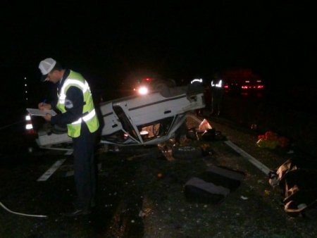 Otomobil takla attı, aynı aileden 2 kişi öldü, 3 kişi yaralı