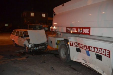 Otomobil yakıt tankerine çarptı: 1 yaralı