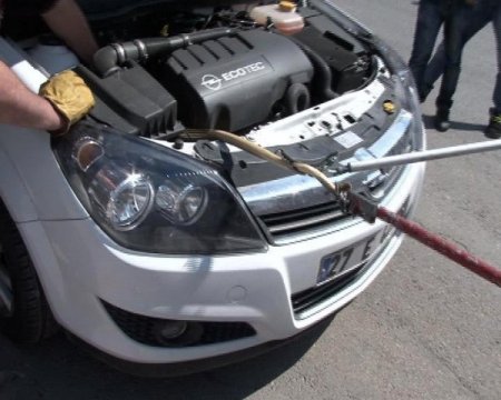 Otomobilde Yılan Avı (Özel)