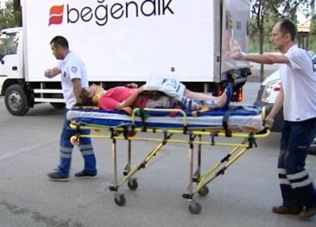 Otomobile çarpan motosiklet yandı: 1'i ağır, 4 yaralı