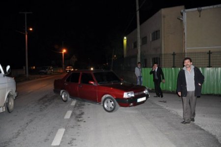 Otomobile çarpan motosikletli yaralandı