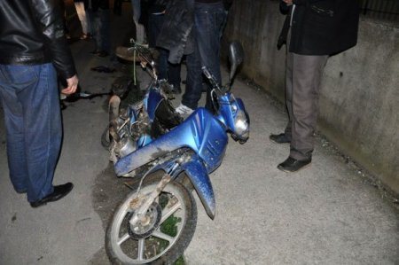 Otomobile çarpan motosikletli yaralandı