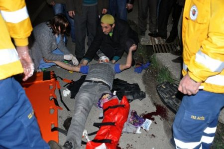 Otomobile çarpan motosikletli yaralandı