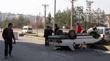 Otomobili Dört Takla Atan Sürücünün Burnu Bile Kanamadı