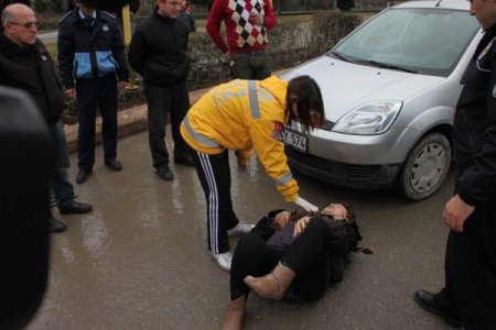 Otomobilin çarptığı yaya yaralandı